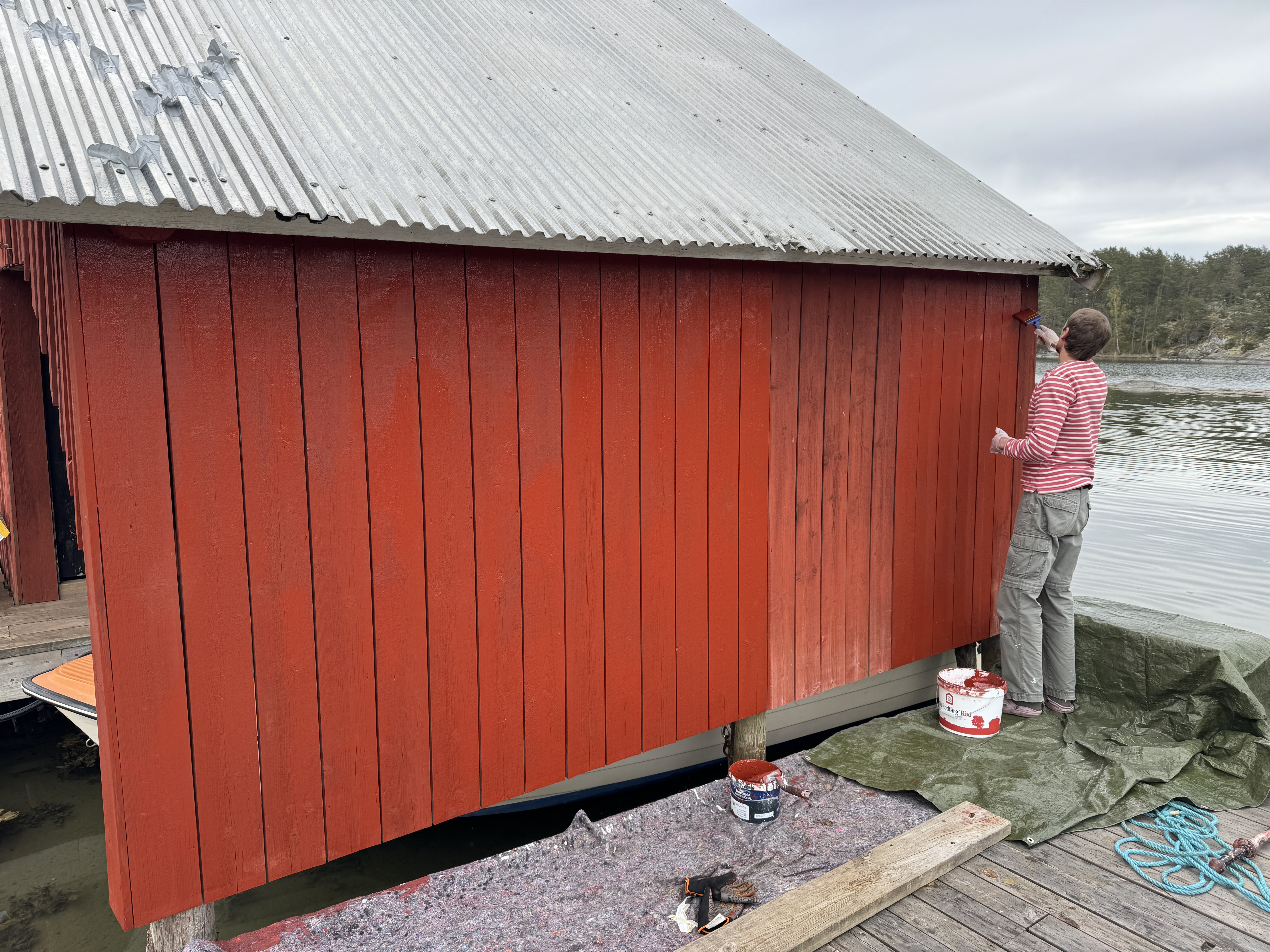 Bootshaus mit neuer Falurött-Fassade