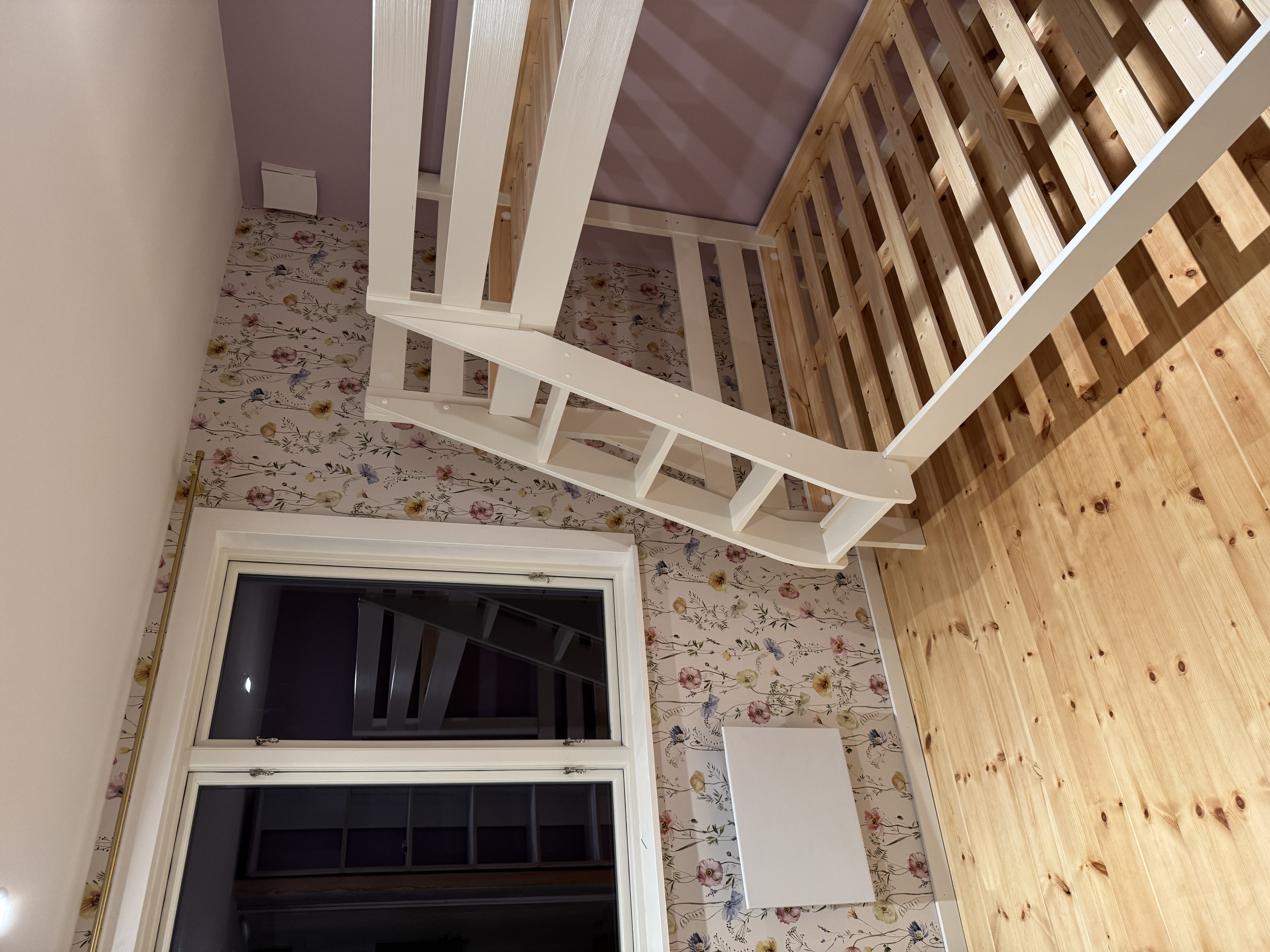 Svålbo Kinderzimmer fertig tapeziert