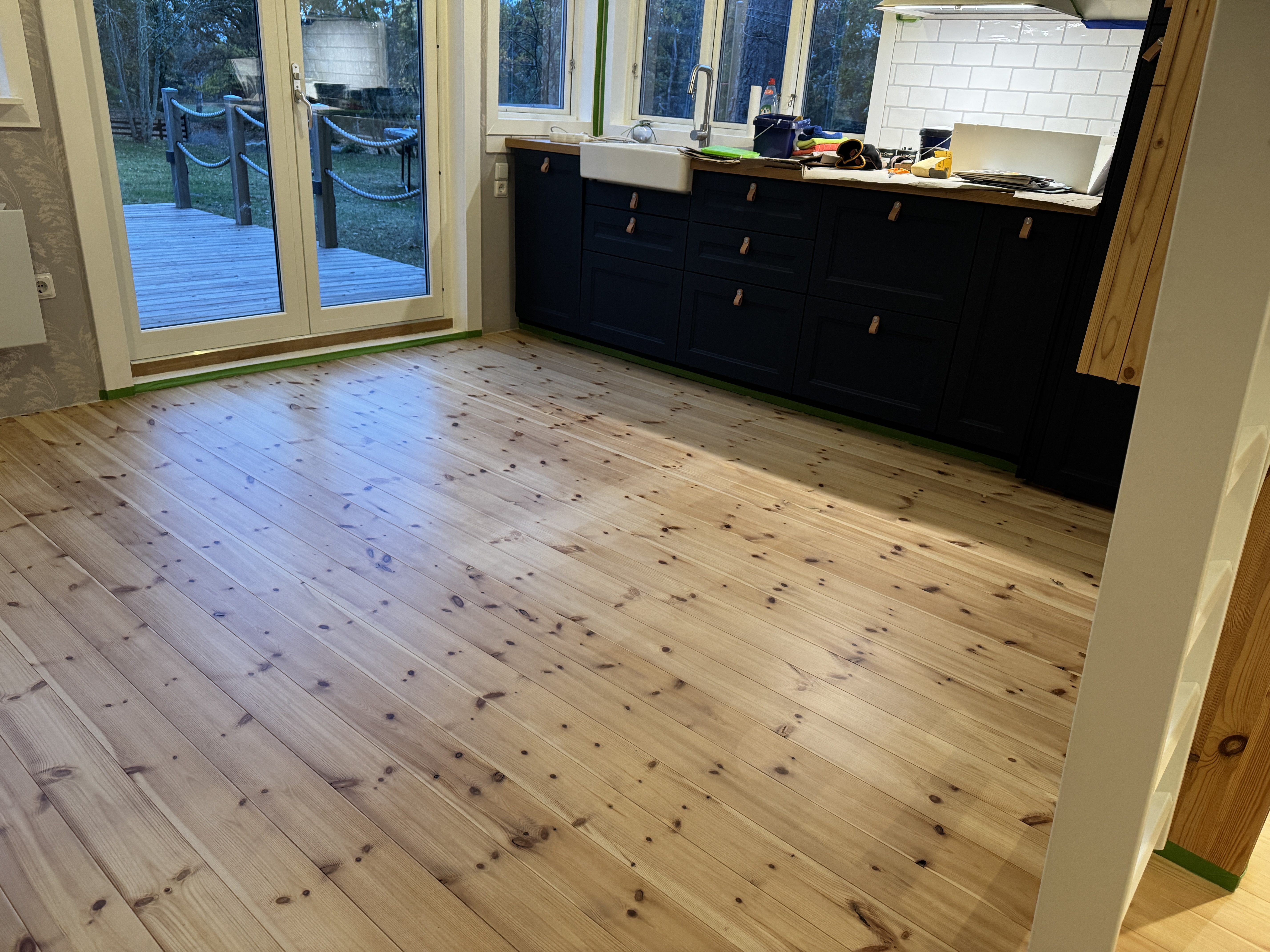 Svålbo Wohnzimmer mit neuem Holzboden
